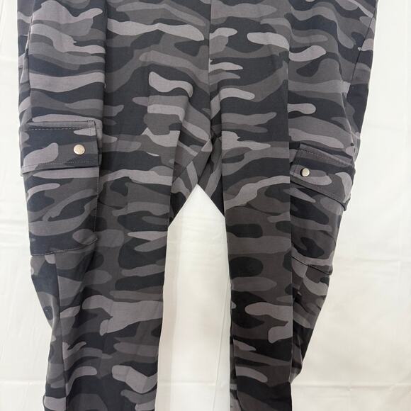 Torrid Full Length Signature Waist Ponte Cargo Legging - Picture 3 of 6